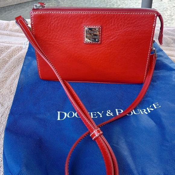 Dooney & Bourke Handbags - Dooney and Bourke Small Janine crossbody
